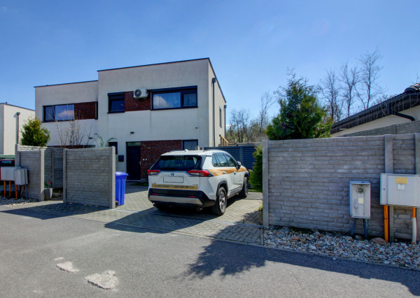 ELEGANTNÝ MEZANÍN SO ZÁHRADOU MILOSLAVOV – ALŽBETIN DVOR