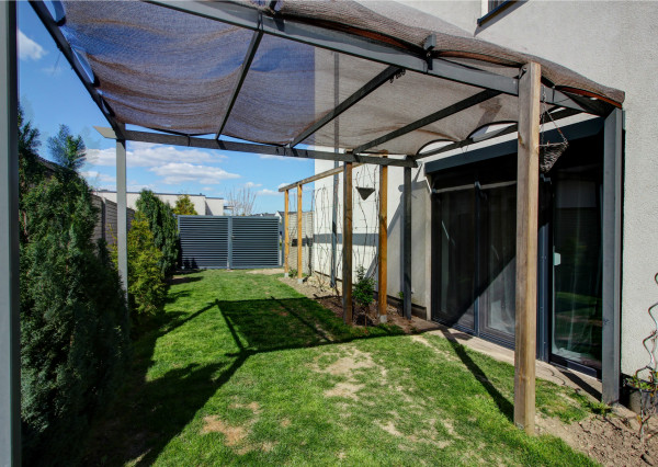 ELEGANTNÝ MEZANÍN SO ZÁHRADOU MILOSLAVOV – ALŽBETIN DVOR