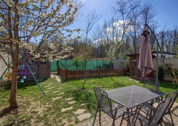 ELEGANTNÝ MEZANÍN SO ZÁHRADOU MILOSLAVOV – ALŽBETIN DVOR