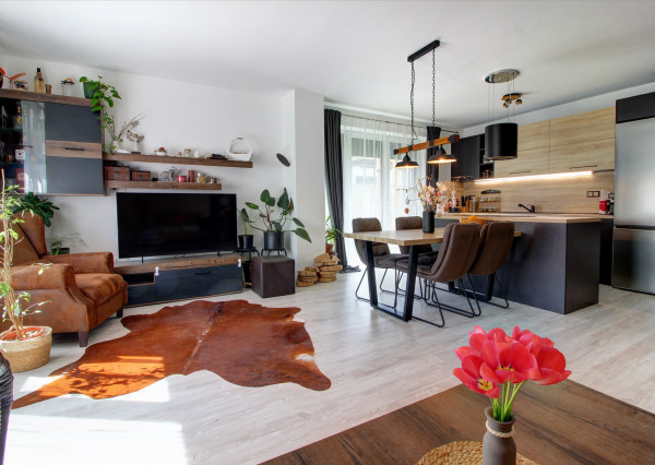 ELEGANTNÝ MEZANÍN SO ZÁHRADOU MILOSLAVOV – ALŽBETIN DVOR