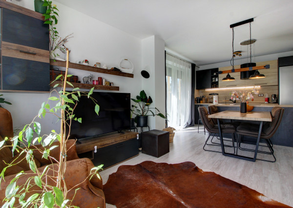 ELEGANTNÝ MEZANÍN SO ZÁHRADOU MILOSLAVOV – ALŽBETIN DVOR