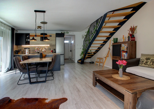 ELEGANTNÝ MEZANÍN SO ZÁHRADOU MILOSLAVOV – ALŽBETIN DVOR