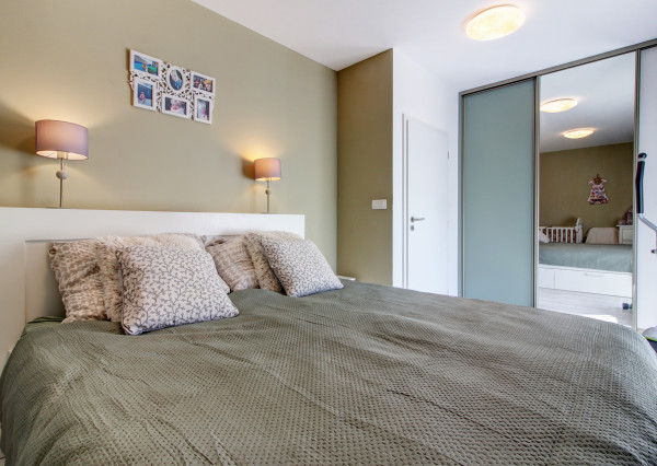 ELEGANTNÝ MEZANÍN SO ZÁHRADOU MILOSLAVOV – ALŽBETIN DVOR