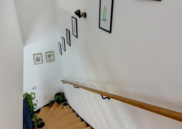 ELEGANTNÝ MEZANÍN SO ZÁHRADOU MILOSLAVOV – ALŽBETIN DVOR