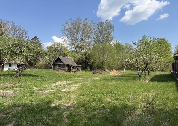 Rodinný dom s rozľahlým investičným pozemok (2 076 m²) pri Dunaji s potenciálom, Gabčíkovo- Dedinské ostrovy