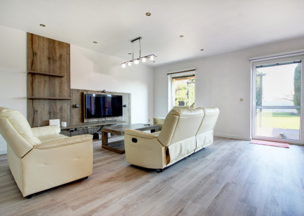 Na prenájom priestranný 164 m² 4-i. RD s garážou Rovinka – Jasná ul.