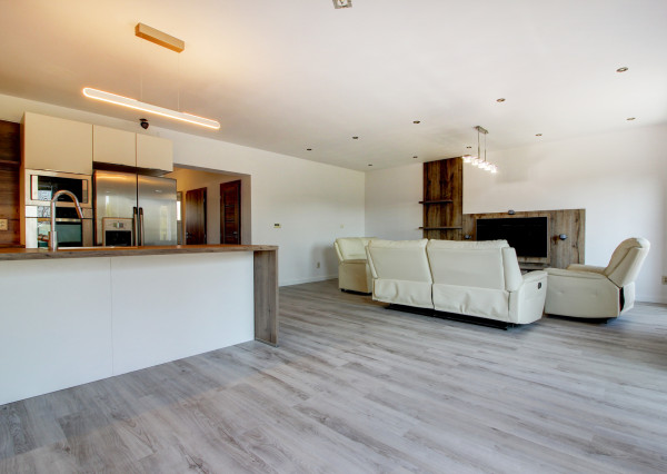 Na prenájom priestranný 164 m² 4-i. RD s garážou Rovinka – Jasná ul.