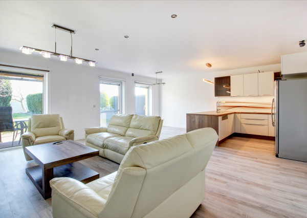Na prenájom priestranný 164 m² 4-i. RD s garážou Rovinka – Jasná ul.