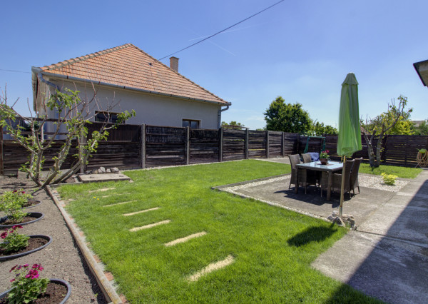 Na predaj priestranný 5-izbový dom v obci Imeľ