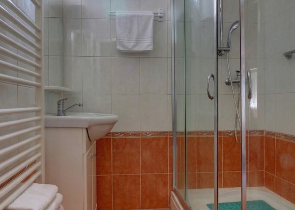 Na predaj: Viacgeneračný 7i rodinný dom na pozemku 2533 m² – Štvrtok na Ostrove