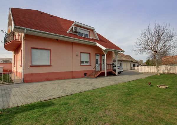 Na predaj: Viacgeneračný 7i rodinný dom na pozemku 2533 m² – Štvrtok na Ostrove