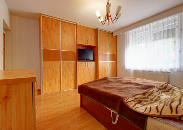 Na predaj: Viacgeneračný 7i rodinný dom na pozemku 2533 m² – Štvrtok na Ostrove