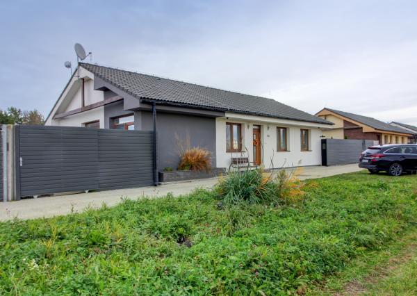 Samostatne stojaci 4i rodinný dom ÚP 110m² v obci Láb, pozemok 286 m²