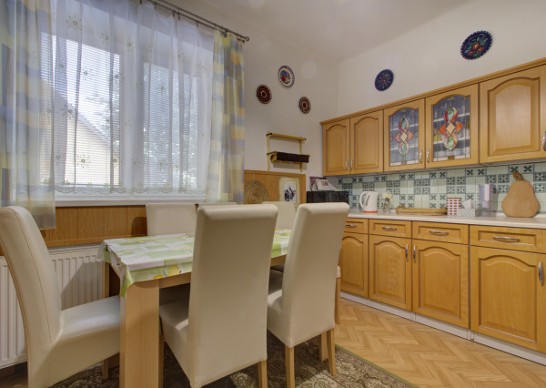 Na predaj: 3izbový rodinný dom s garážou , pozemok 800 m² - Horný Bar