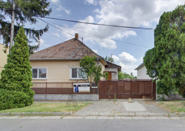 Na predaj: 3izbový rodinný dom s garážou , pozemok 800 m² - Horný Bar
