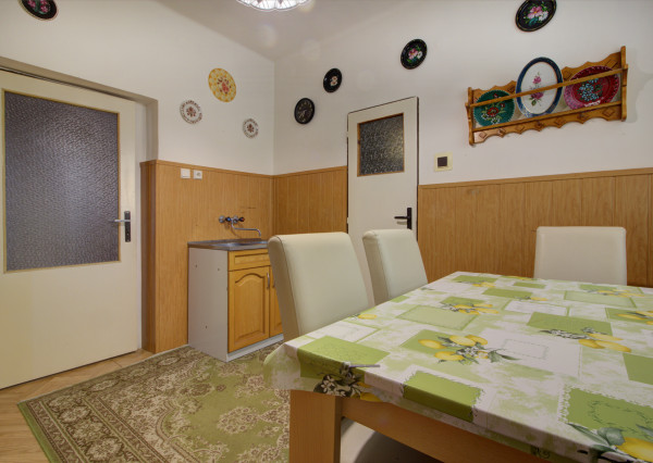 Na predaj: 3izbový rodinný dom s garážou , pozemok 800 m² - Horný Bar
