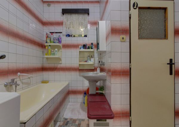 Na predaj: 3izbový rodinný dom s garážou , pozemok 800 m² - Horný Bar