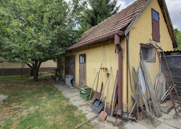 Na predaj: 3izbový rodinný dom s garážou , pozemok 800 m² - Horný Bar