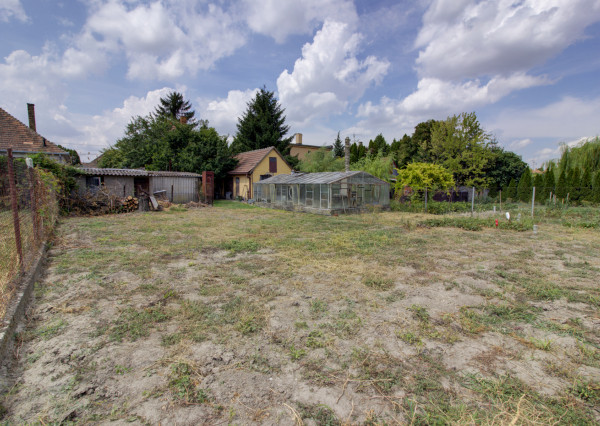 Na predaj: 3izbový rodinný dom s garážou , pozemok 800 m² - Horný Bar