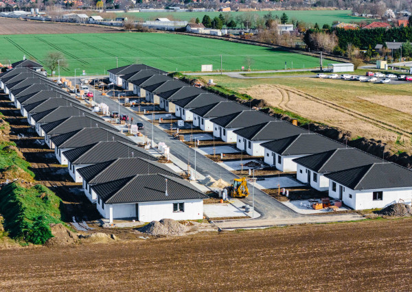 POSLEDNÁ PRÍLEŽITOSŤ!  Hviezdoslavov - 4i RD pozemok 828m2