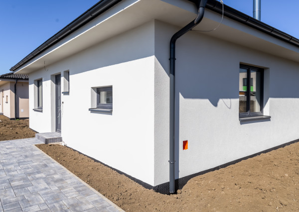 POSLEDNÁ PRÍLEŽITOSŤ!  Hviezdoslavov - 4i RD pozemok 828m2