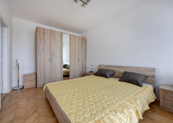 Na prenájom- svetlý, klimatizovaný 3-izbový byt s loggiou, balkónom a panoramatickým výhľadom – Herlianska, Ružinov