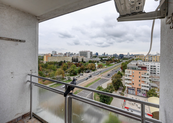 Na prenájom- svetlý, klimatizovaný 3-izbový byt s loggiou, balkónom a panoramatickým výhľadom – Herlianska, Ružinov