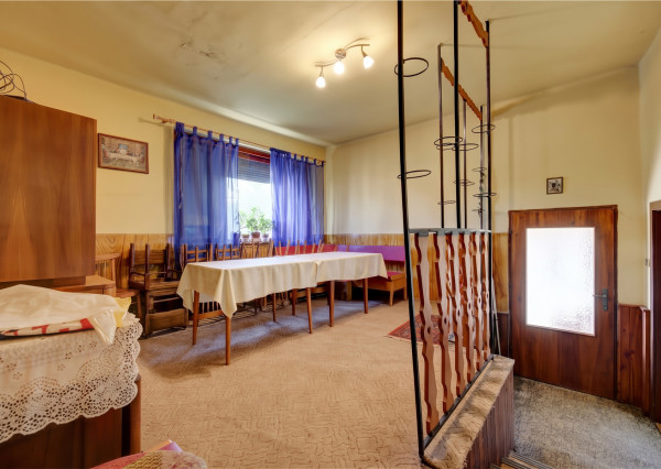 Na predaj rodinný dom na pozemku 904 m² (šírka 24 m) s kompletnými sieťami – Hrubý Šúr