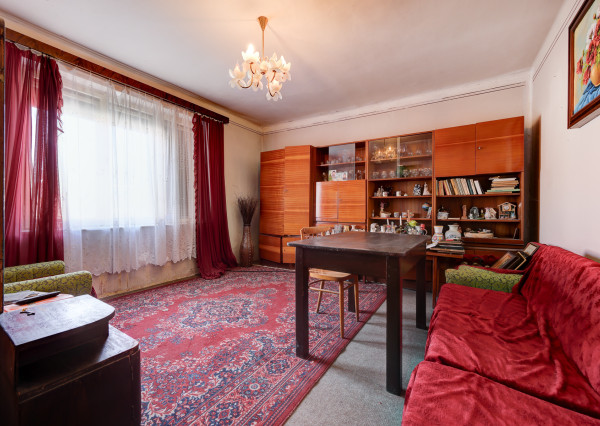 Na predaj rodinný dom na pozemku 904 m² (šírka 24 m) s kompletnými sieťami – Hrubý Šúr