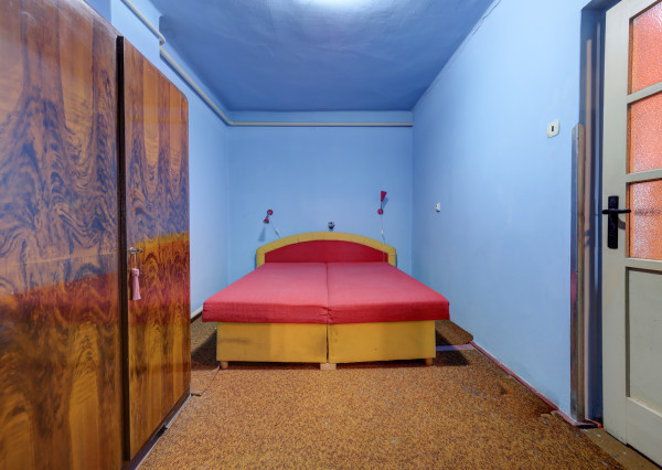 Na predaj rodinný dom na pozemku 904 m² (šírka 24 m) s kompletnými sieťami – Hrubý Šúr