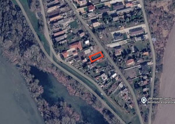 Slnečná záhrada (241 m²) s možnosťou výstavby chaty – Váš nový únik k Dunaju vo Vojke