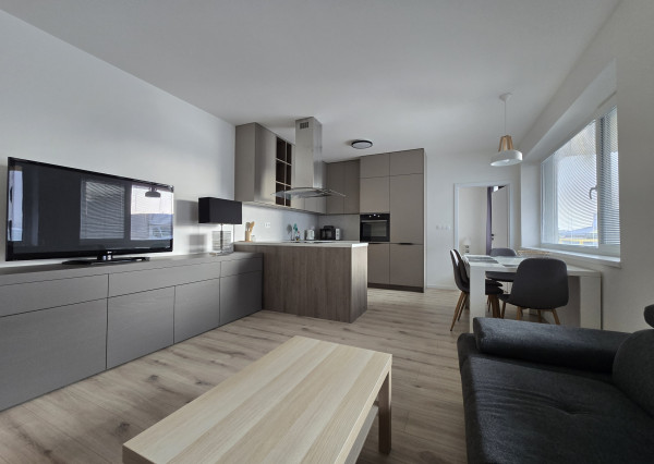 Na prenájom 2i byt v Rovinke s parkovacím státím