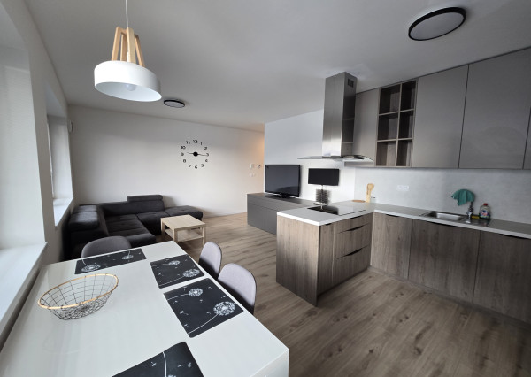 Na prenájom 2i byt v Rovinke s parkovacím státím