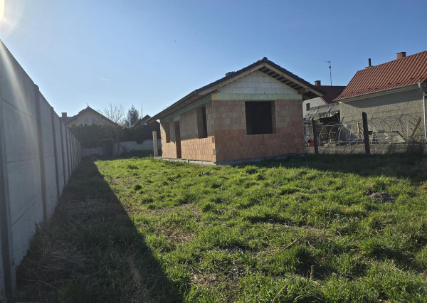 Na predaj pozemok 901 m2, Vojka na d Dunajom