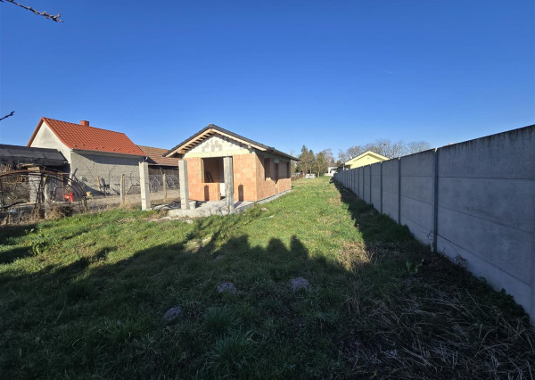 Na predaj pozemok 901 m2, Vojka na d Dunajom