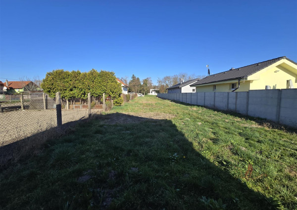 Na predaj pozemok 901 m2, Vojka na d Dunajom