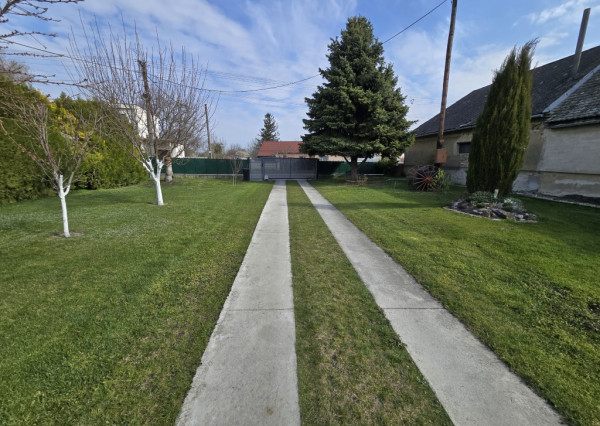 Na predaj: Rodinný dom na pozemku 1803 m², obec Baka