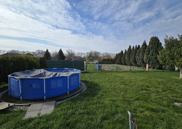 Na predaj: Rodinný dom na pozemku 1803 m², obec Baka