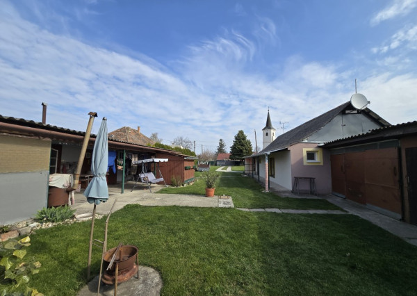 Na predaj: Rodinný dom na pozemku 1803 m², obec Baka