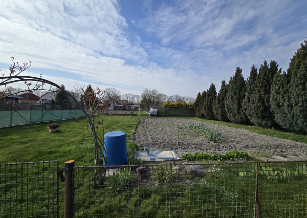 Na predaj: Rodinný dom na pozemku 1803 m², obec Baka