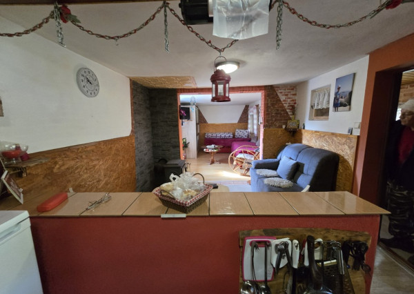 Na predaj: Rodinný dom na pozemku 1803 m², obec Baka