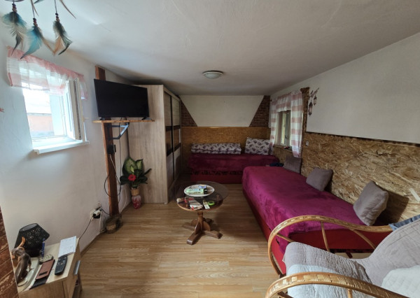 Na predaj: Rodinný dom na pozemku 1803 m², obec Baka