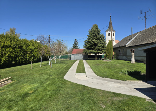 Na predaj: Rodinný dom na pozemku 1803 m², obec Baka
