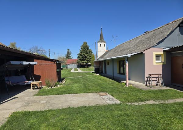 Na predaj: Rodinný dom na pozemku 1803 m², obec Baka