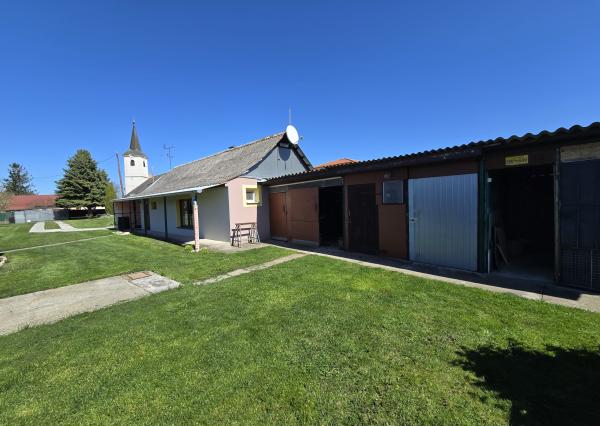 Na predaj: Rodinný dom na pozemku 1803 m², obec Baka