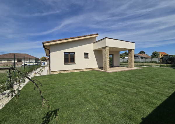 Na predaj: 4izbový rodinný dom kolaudovaný – Šamorín-Bučuháza,  stav štandard
