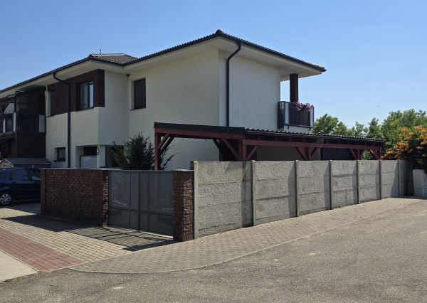 Na prenájom: Slnečný 3i kompletne zariadený byt 65 m2 s terasou, záhradkou a parkovaním – Jelka