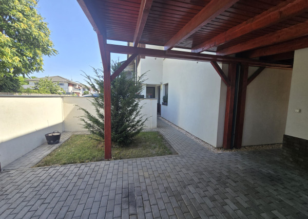 Na prenájom: Slnečný 3i kompletne zariadený byt 65 m2 s terasou, záhradkou a parkovaním – Jelka