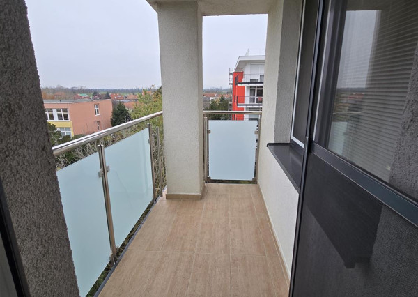 Na prenájom 2i byt v Šamoríne s balkónom a parkovacím státím