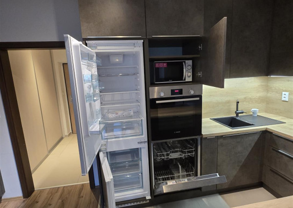 Na prenájom 2i byt v Šamoríne s balkónom a parkovacím státím